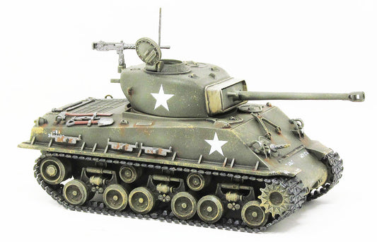 1:48 World War II M4 Sherman Medium Tank with Four Figures
